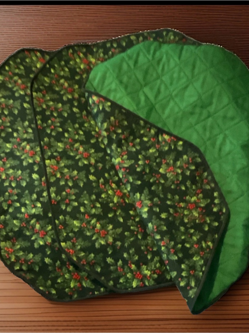 Vtg Christmas Placemats Set 3 Reversible Quilted Holly Berry Kelly Green Boho